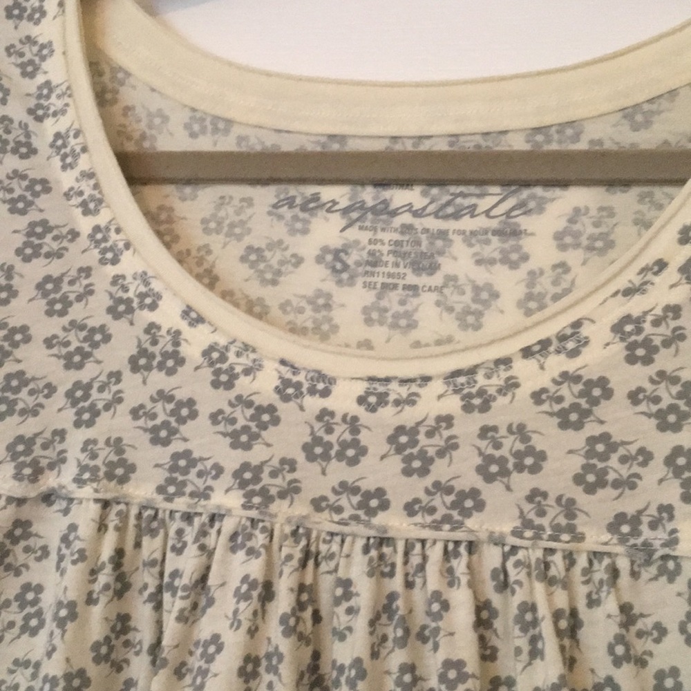 Creamy Blue-Flowered Top - Picture 4 of 6